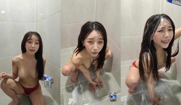 我最喜欢的日韩情侣自拍第7弹 极品美女AVBJ 在浴室里面直播 有纹身，但美是真的美
