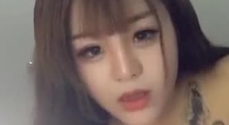 霸气纹身社会姐标准网红脸大奶子直播与屌丝男啪啪啪激情69干完抽根烟吃点东西很休闲啊国语对白