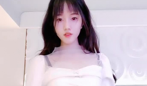 【超极品女神】新人清纯少女【桥本环奈】2.26大秀掰穴，超级粉嫩