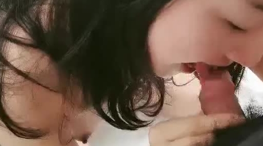 周日淫骚英语老师到男朋友宿舍激情一看逼毛就知道是性欲强很难满足那种