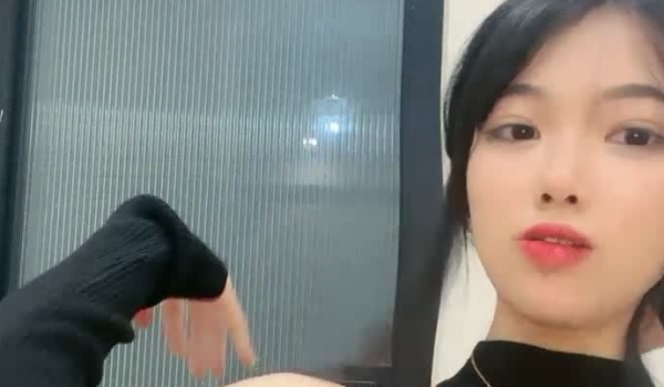高颜值网红女神全程露脸大秀直播，顶级尤物才艺表演，性感火辣裸舞，互动撩骚听指挥，掰开逼逼看小穴特