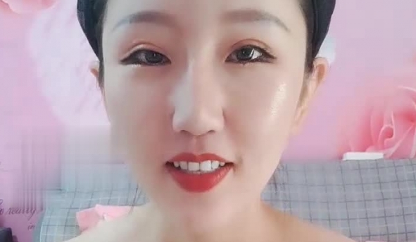 吃货窝窝头~诱人性感的双奶，完美露脸，自慰跳蛋震动骚逼，舞动柔软迷人的身躯极度诱惑，想要哥哥用大