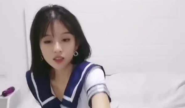 米拉和主人的幸福生活娇小身材气质美女很耐操，黑色丝袜情趣装学生制服，脱掉内裤舔逼，上位骑乘大力猛