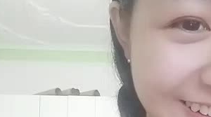 翘臀御萝莉1，露脸黑丝小辫清纯嫩妹，道具抽插骚逼淫叫特写，好想把她压在身下