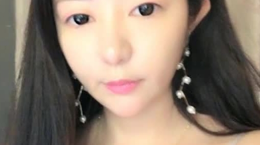 丰满身材逼逼毛毛非常浓密妹子自慰秀 掰开逼逼塞入跳蛋呻吟娇喘