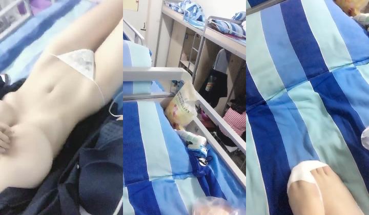 天然巨乳K罩杯二次元美少女 宿舍公然大秀豪乳，还有小胖妹舍友在下面玩手机，聊天尺度很大啊！