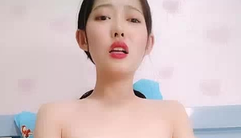 颜值不错皮肤白皙红唇妹子自慰 全裸张开双腿跳蛋塞入震动道具JJ抽插呻吟