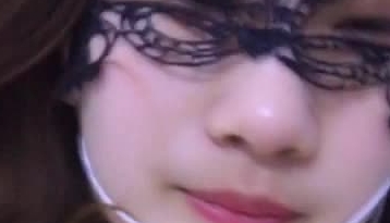 手机直播丰满萌萌的妹子全裸扣逼道具震动自慰秀