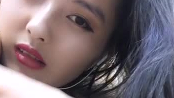 护士装情趣黑丝风骚美人妻全程露脸直播，哺乳人妻的味道就是不同，自己吃奶道具插逼抠到高潮，浪叫不断