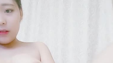 手机直播漂亮大奶小胖妹全裸露脸床上自慰扣逼秀喜欢的不要错过