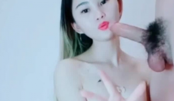 妖艳小少妇露脸啪啪直播秀，深喉吃屌女上位后入侧入体位很多