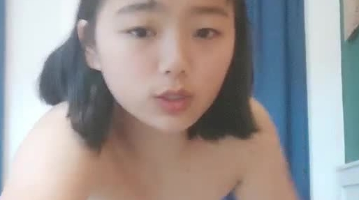 年轻嫩妹学生灵儿直播大秀 双人激情啪啪大秀 十分诱人