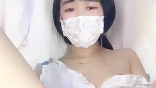 嫩白年轻主播是萱萱吖收费直播秀 自慰插穴很是诱人