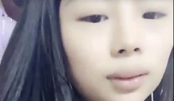 完美露脸 清纯漂亮女生自慰大秀 不停扣穴自慰 水太多了