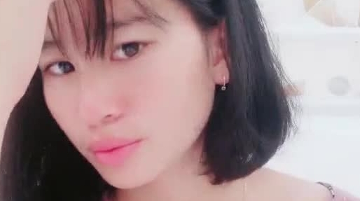 苗条身材短发妹子道具自慰 床上全裸跳蛋塞逼逼拉扯粉嫩肥逼非常诱人