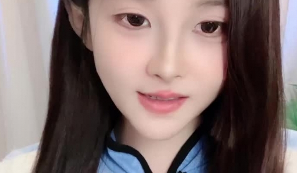 明星颜值甜蜜女神！绿播下海小尺度！撩起情趣装，一对豪乳又大又白，白丝袜美腿性感，脱下裤子大白屁股