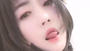 身材丰满颜值不错美女主播璃儿0120一多自慰大秀 穿着丝袜自慰插穴很是淫荡
