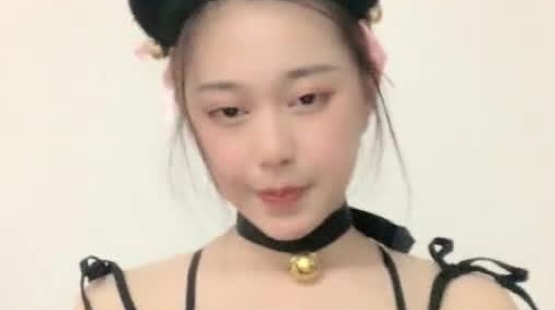 高颜值长相清纯甜美妹子自慰秀 情趣装耳朵椅子上跳蛋塞入逼逼震动喷水
