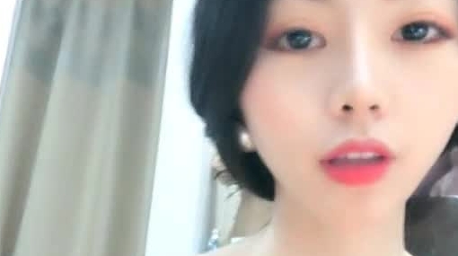 颜值不错御姐老牌主播嘻曦兮熙直播大秀 自慰棒大力插穴自慰 淫水湿润很是诱人
