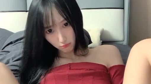 现在学会用道具了，【泡泡咕】，这么美的逼，脸蛋，身材，淫液流出的刹那粉丝集体高潮刷礼物