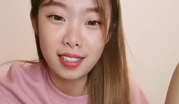 长发美少妇骚货带上妹妹做直播，全裸擦穴，特写黑蝴蝶清晰对白口交，女上位无套啪啪快速缴枪内射