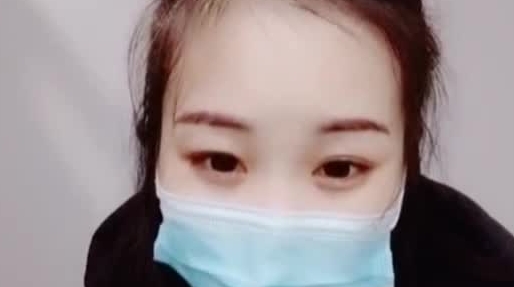 公司白领上班，到厕所发骚，跳蛋自慰，特写私处熘了一丝白带