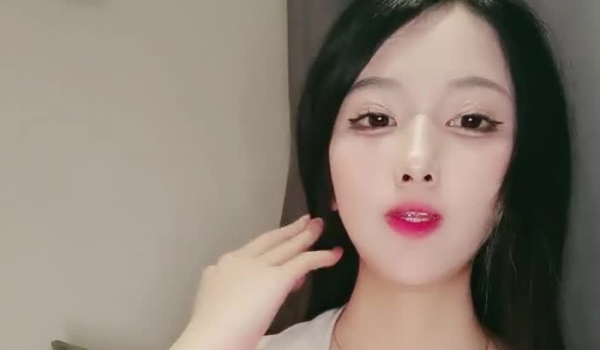 有才艺的美女主播精彩大秀，性感诱惑舞蹈揉奶电臀，掰开骚穴看特写自慰逼逼，粉嫩嫩的好刺激，呻吟可射