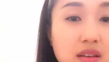 居家人妻的诱惑身材很好奶子够大，露脸跟老公啪啪大秀，舔鸡巴的样子真骚，从上到舔吃蛋毒龙真爽，多体