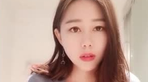 高颜值气质美少妇卫生间自慰秀 撩起裙子脱下内裤自摸逼逼性感美臀诱人