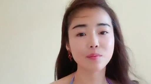 高颜值美女香蕉自慰大秀 戴上面罩香蕉抽插逼逼毛毛挺浓密非常诱人