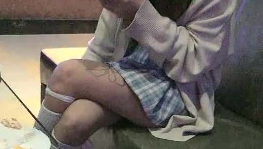 【KTV公主】小伙约00后小萝莉K歌，几瓶啤酒下去带到洗手间口交啪啪，粉嫩白虎年轻肉体诱人小穴超级紧
