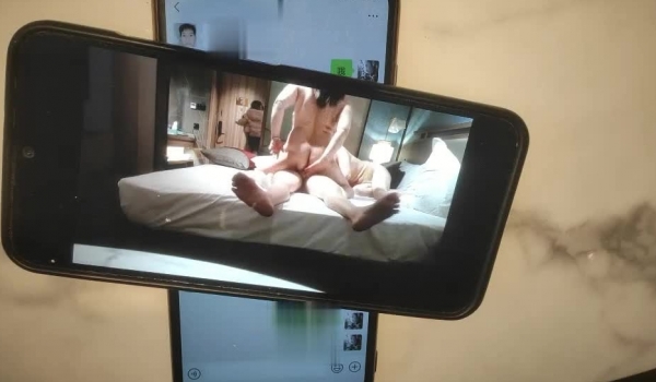 【良家故事】，攻陷良家姐妹团，留下一个再干一炮，三姐妹又赚钱又爽了，快乐相约，附聊天记录