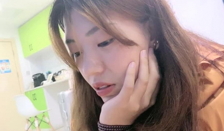 【人送外号杨导】勾搭到手的大学生妹子 忽悠下海直播 粉嫩大胸 无套内射 极度诱人胴体小尤物高潮一