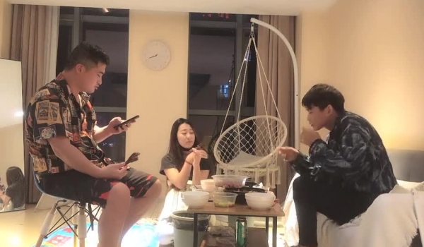 泡良大神，万花从中过，【91约妹达人】未流出完整版，饮酒作乐，酒店里活色生香操屄不停