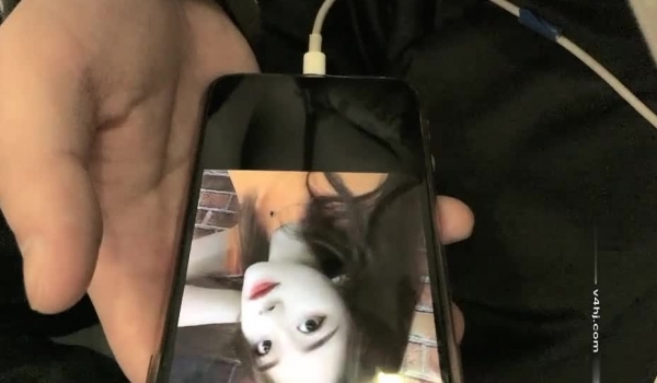 【666绿帽白嫖良家】酒店开房操良家，小姐姐大胸乖巧还沉浸在热恋幻想中，后入无套内射