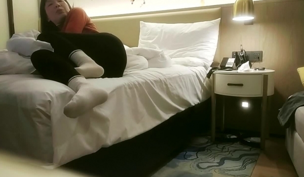 泡良最佳教程【良家故事】大神纵横花丛中，中年人妻出轨，第一次尝到老公以外男人的滋味，呻吟高潮爽！