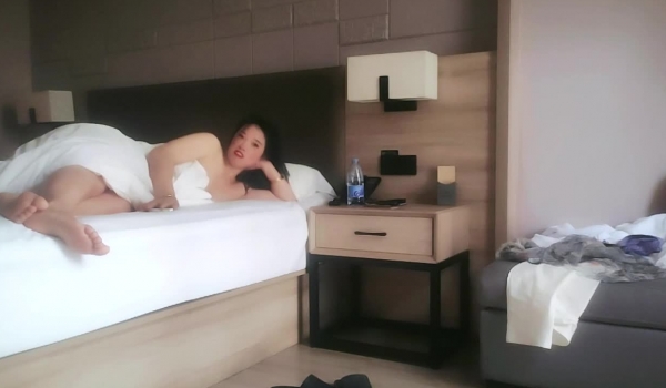 【良家故事】网恋 中年良家妇女收割机，人妻出轨，酒店脱光找寻丢失已久的激情，叫声超大