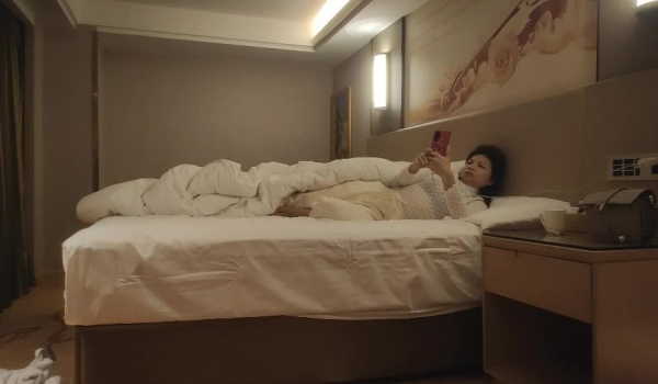 【良家故事】，跟着大神学泡良，老公这一周都不在家，人妻释放自我，还要再次满足，偷情上了瘾，刺激