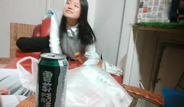 【大内密探】这次走眼了 以为约的良家 从用手指丈量鸡巴就看出是个经常出轨的货