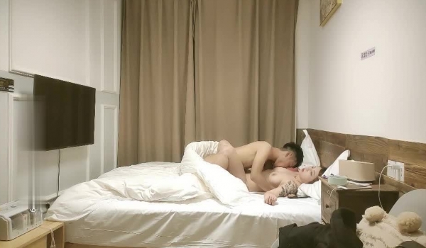 【顾陌探花】小伙泡良约操小少妇 白嫩美乳爱不释手 疯狂舔奶头啪啪