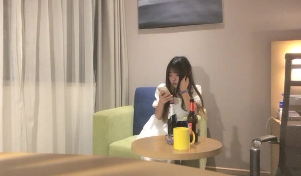 泡良最佳教程，完整版未流出，【666绿帽白嫖良家】，夜夜笙歌，酒店里美女不重样，玩游戏输了脱衣服