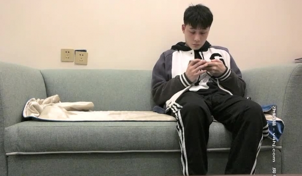 【666绿帽白嫖良家】酒店开房操良家，小姐姐大胸乖巧还沉浸在热恋幻想中，后入无套内射
