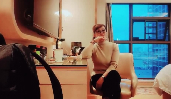 中年妇女收割机 【良家故事】，跟着大神学泡良，姐姐们原来都这么寂寞，同时聊骚三个，拿下开房，万花