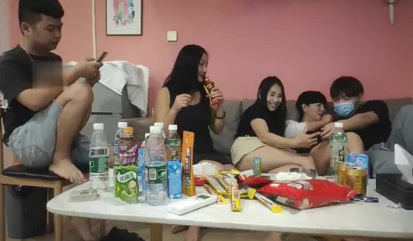 【专约老阿姨】玩法升级 今夜俩小伙迎战三人妻 乱伦群P大场面
