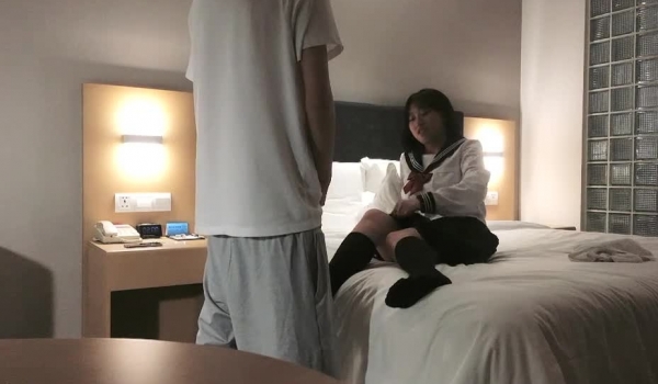 泡良最佳教程，完整版未流出，【666绿帽白嫖良家】，学生妹勾搭出来，周末开房不回宿舍，大奶子发育