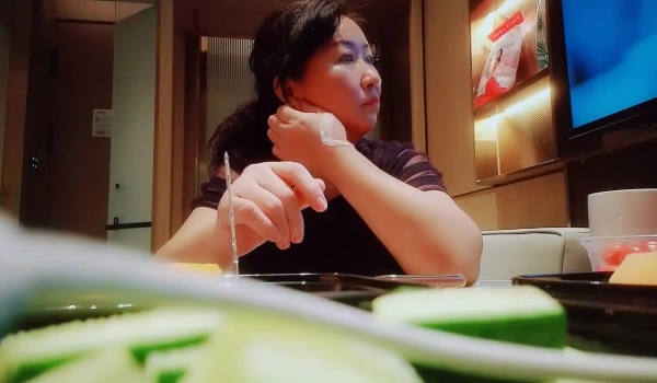 泡良最佳教程【良家故事】世风日下 这么多人妻都有着一颗出轨的心 酒店迎来送往，操的骚货嗷嗷叫好刺
