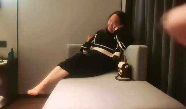 【良家故事】网恋 中年良家妇女收割机，人妻出轨，饥渴怨妇被疯狂满足，呻吟销魂
