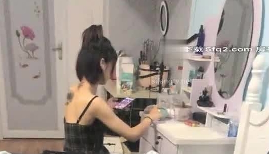 【91约妹达人】，真实约炮强上00后高中小萝莉，没干之前一直做出诱人的举动，吃完宵夜后被男主上演