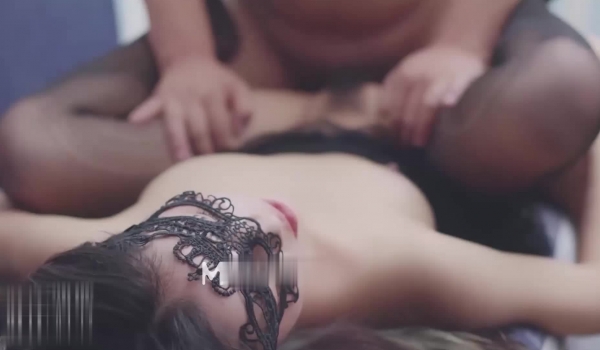 涩会传媒 SH-015 心甘情愿被极品女神调教的快递小哥__女神的B就是香