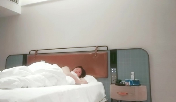 【良家故事】，泡良最佳教程，同时四个人妻在线聊，选妃般约炮，做爱疯狂饥渴，找寻难得的激情